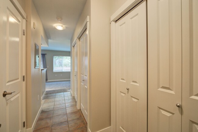 Building Photo - 0bd/1ba Seattle Condo