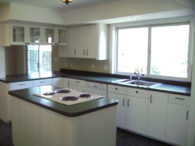 Building Photo - Spacious Two Story Home