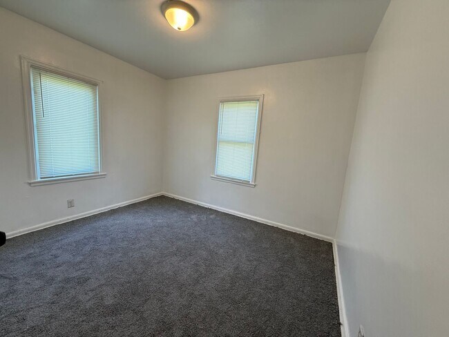 Foto del edificio - Refreshed 2 Bed, 1 Bath Home