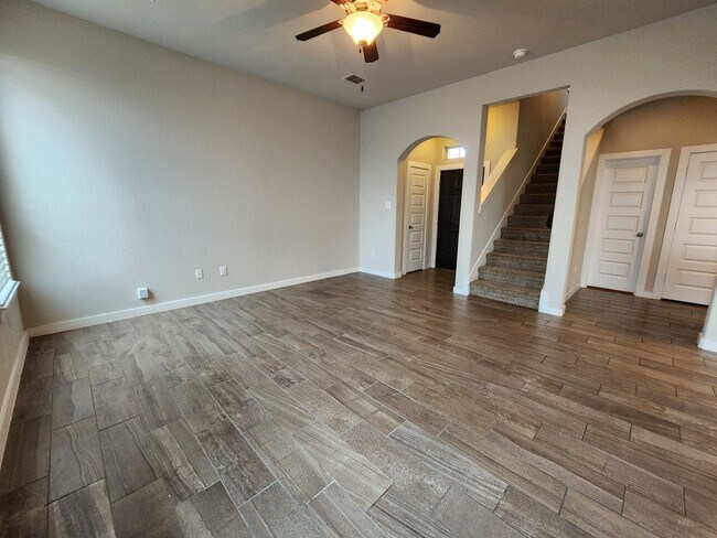 Building Photo - Large 3/2.5/2 in Creekside Crossing! Game Room + Balcony! Fridge Included / CISD