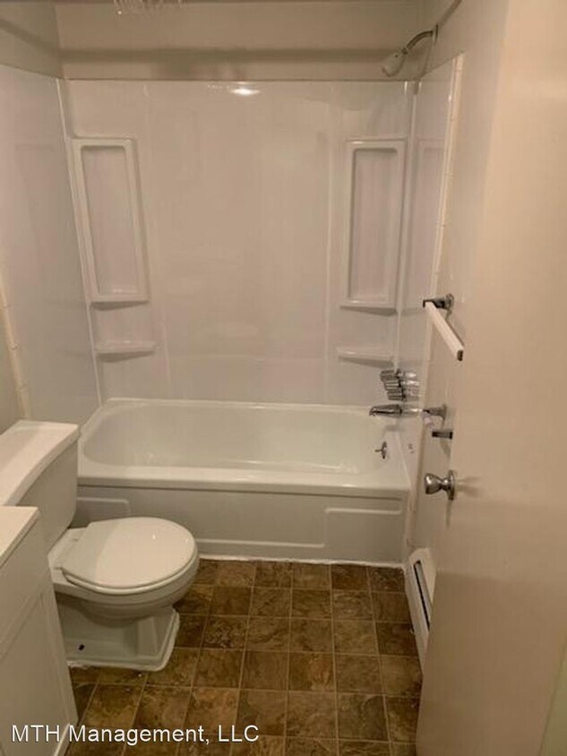 Foto del edificio - 2 br, 1 bath Apartment - 18637 James Couzens