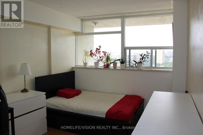 Building Photo - 25 Silver Springs Blvd