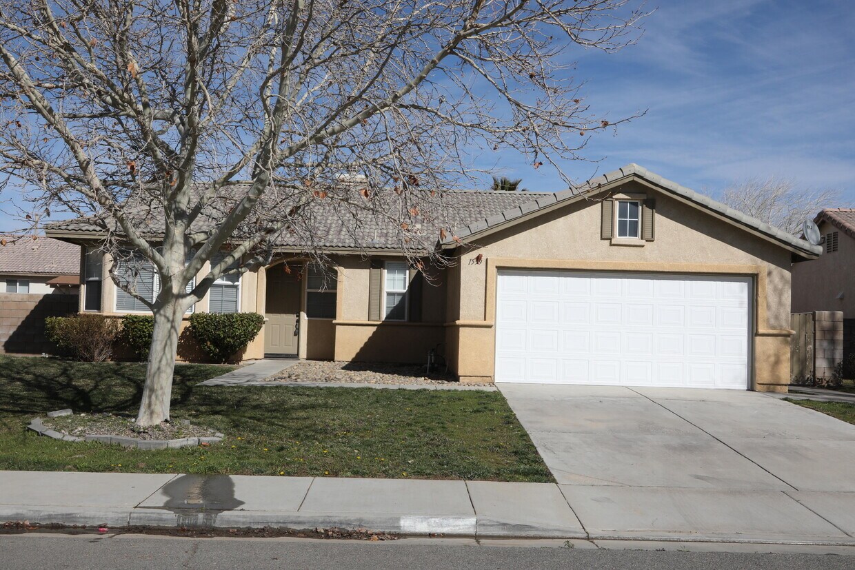 Foto principal - 1559 Ave H4