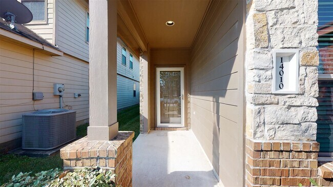 Foto del edificio - 14010 Cypress Meadows Dr