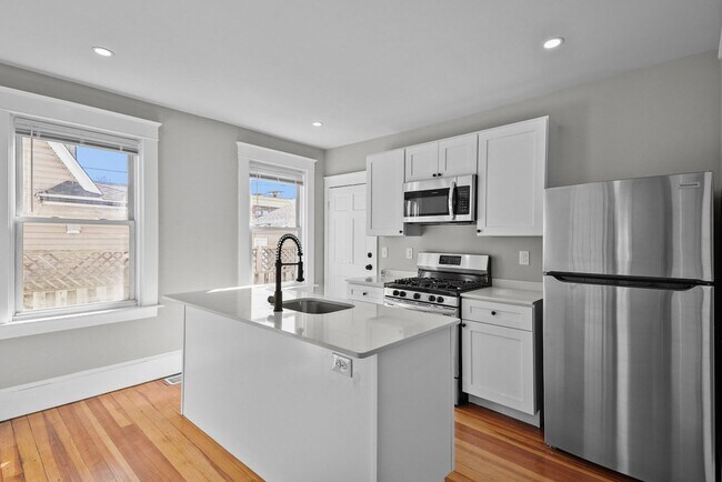 Foto del edificio - Completely Renovated 2 Bedroom in Elmhurst!