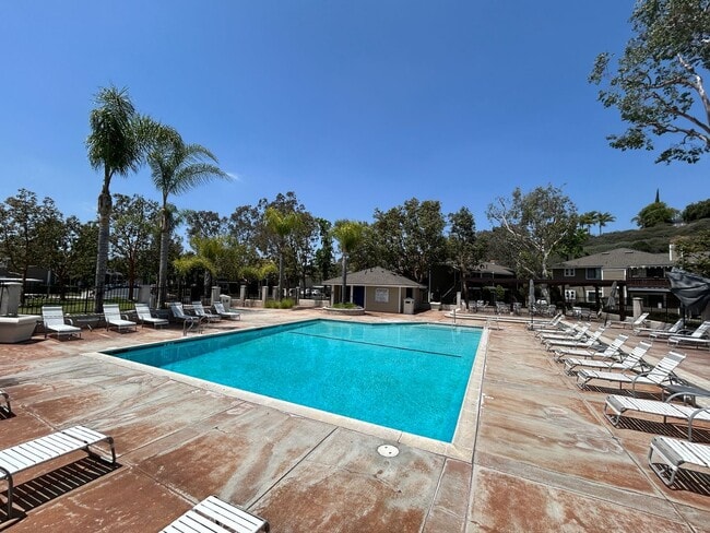 Building Photo - Beautiful 3 Bed 2 Bath Condo in Yorba Linda with Greenbelt Views