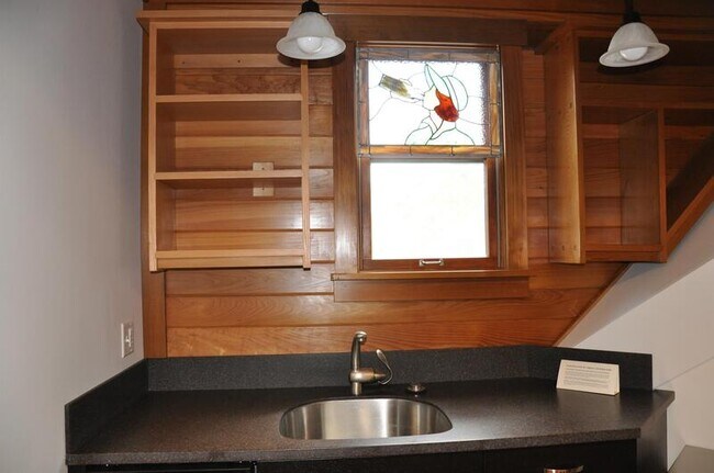 Building Photo - 402 S 5th Ave