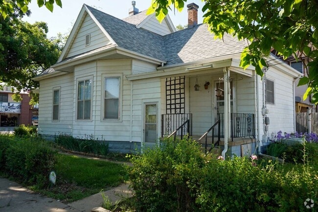 Building Photo - 1117 S Santa Fe Ave