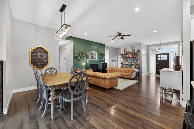 Building Photo - 2110 S Herron Dr