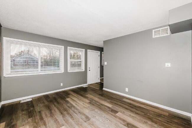 Foto del edificio - Charming 2 Bed, 1 Bath Apartment in Indianapolis - Don't Miss Out!