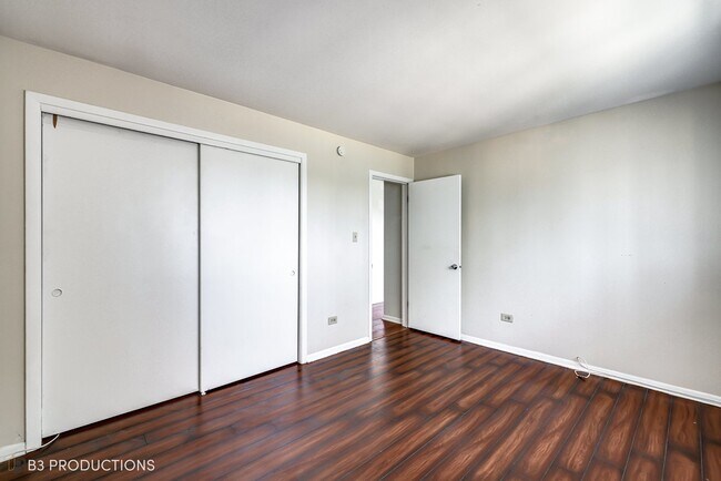 Building Photo - 4430 W 111th St