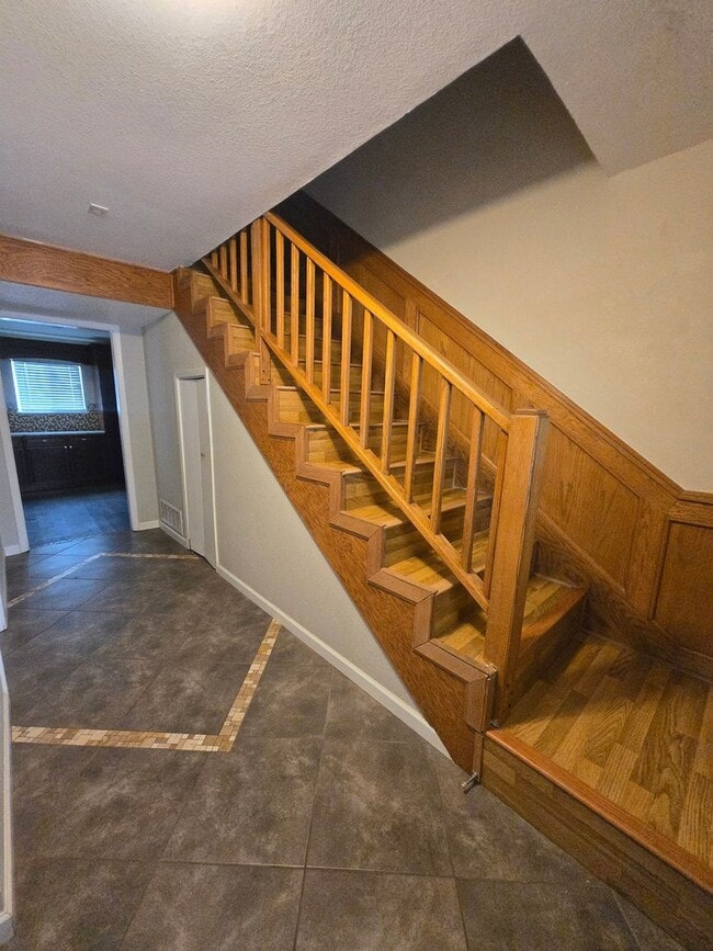 Building Photo - 5 La Paloma Pl