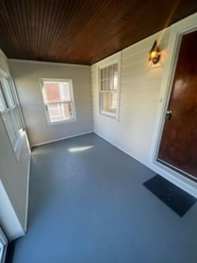 Building Photo - 406 Wills Ave