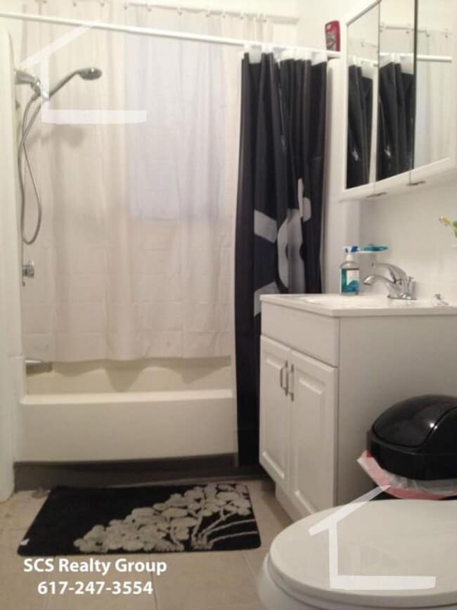 Building Photo - Modern 3BR Apartment for Rent – Pet Friendly, Laundry in Building