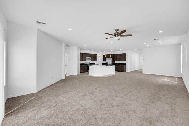 Foto del edificio - 4 br, 3.5 bath House - 697 Steep Canyon Ave