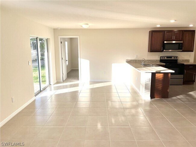 Foto del edificio - 3438 NE 8th Pl