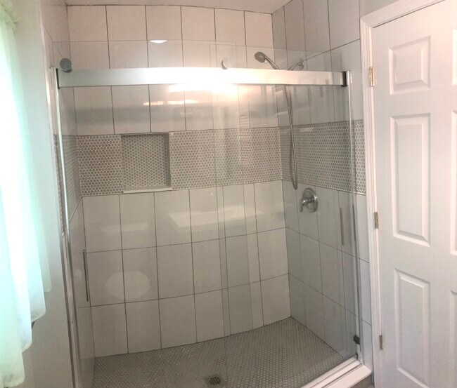 Master Bath - 62 Willow St