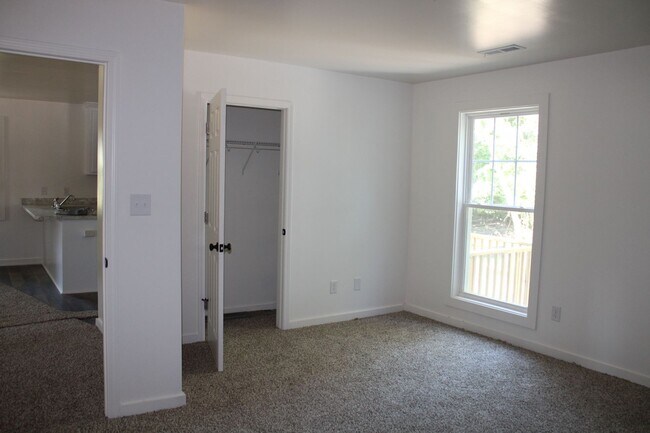 Foto del edificio - 2825 Lancaster Rd NW