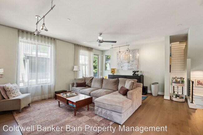 Building Photo - 4 br, 3.5 bath House - 2972 76th Place SE,...