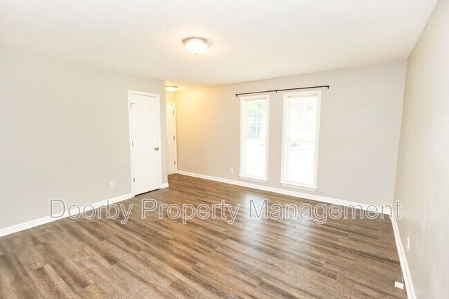 Foto del edificio - 901 Forest Dale Ln