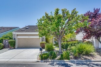 Building Photo - 803 Runningwood Cir