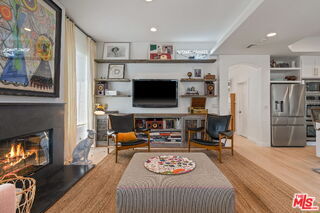 Building Photo - 835 Superba Ave