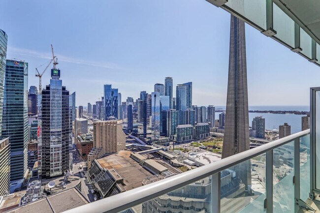 Photo du bâtiment - 300 Front St W