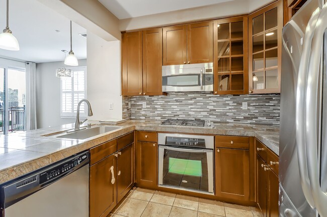 Building Photo - Luxury 2 Bedroom Condo with Loft