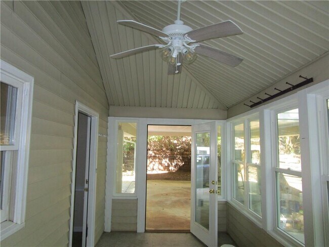 Foto del edificio - 2429 Thompson Mill Rd