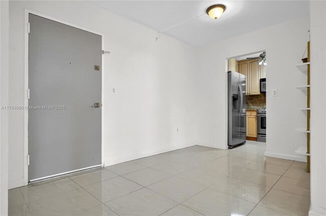 Building Photo - 3701 N Country Club Dr