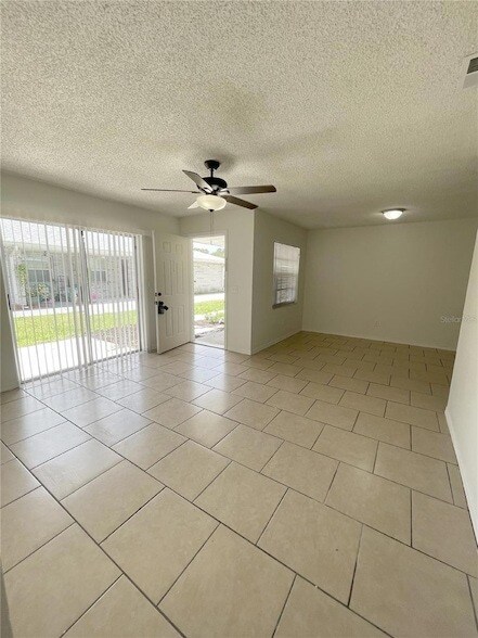 Building Photo - 3255 Bloomingdale Villas Ct