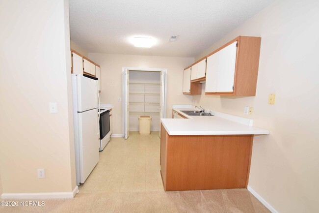 Building Photo - 111 Breezewood Dr