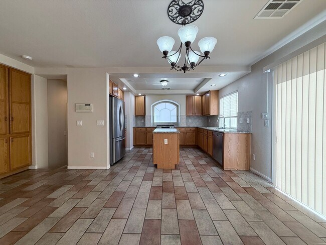 Foto del edificio - Well-Maintained 2-Story Home with Function...