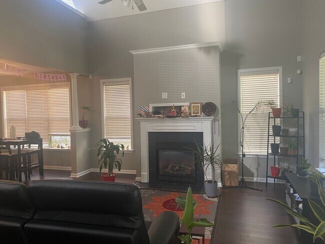 Foto del edificio - Gorgeous 3 bd 2.5 bath 1885 sq ft on Islan...