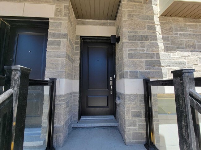 Building Photo - 335 Okanagan Path