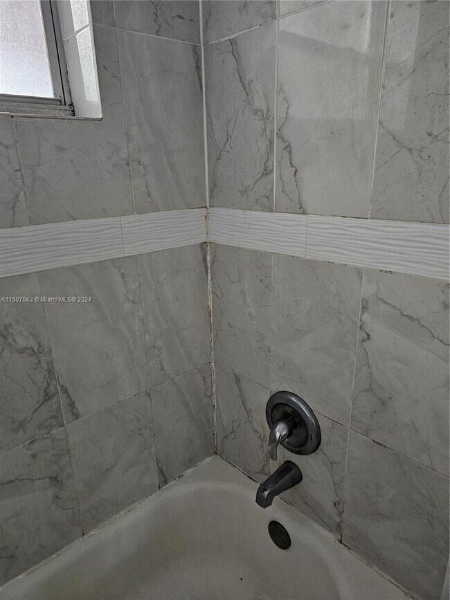 Foto del edificio - 5853 McKinley St