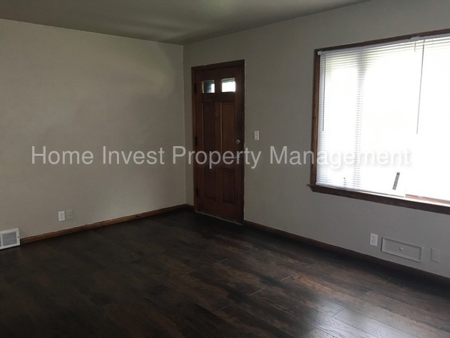 Building Photo - 5751 N 75th St