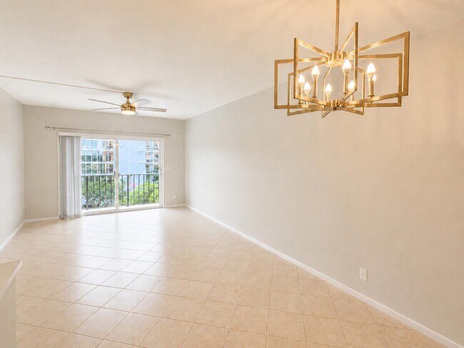 Foto del edificio - 400 N Riverside Dr