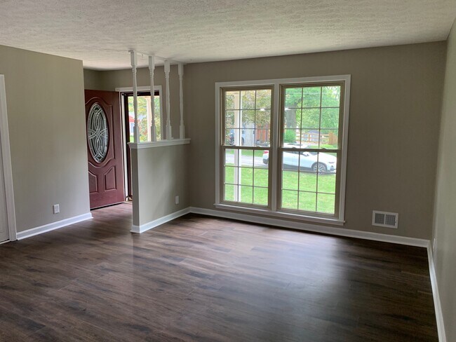 Building Photo - 12105 Wayside Ln