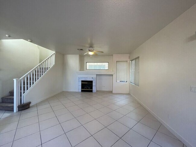 Foto del edificio - This proeprty has been shown before and will be leased to the first qualified applicant. To sched...