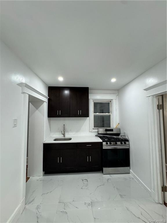 Foto del edificio - 67-21 49th Ave