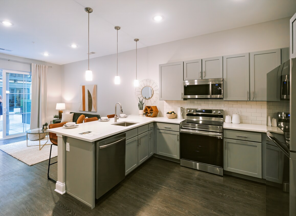 Topiary Park Crossing - 497 E Town St Columbus, OH 43215