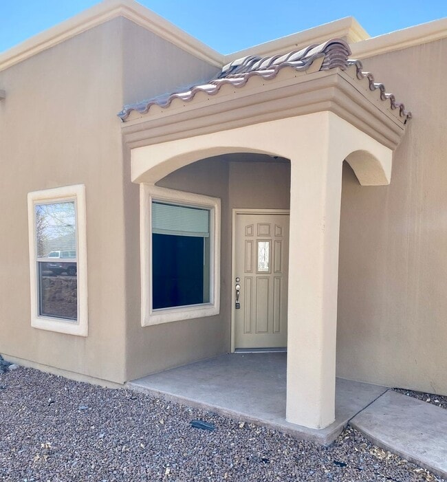 Building Photo - 4226 Tres Ninos Dr