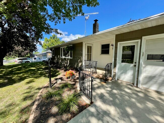 Front porch - 410 3rd Ave NE