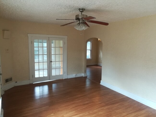 Photo - 1415 Woodward St House