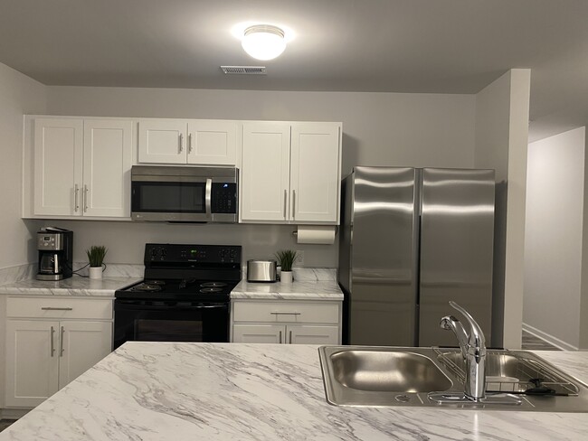 Kitchen with new appliances - 4818 Abbington Oaks Wy