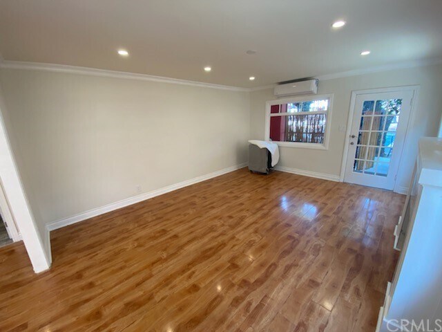 Foto del edificio - 5658 Franklin Ave