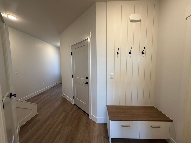 Foto del edificio - 614 Hemsworth Ln