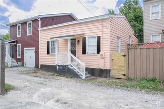 Building Photo - 405 E Anderson Ln