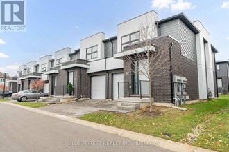 Building Photo - 499 Sophia Cres
